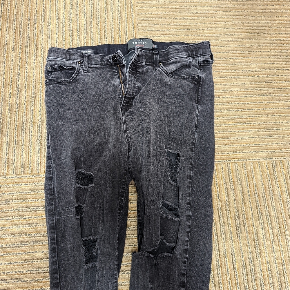 Black ripped Torrid skinny jeans